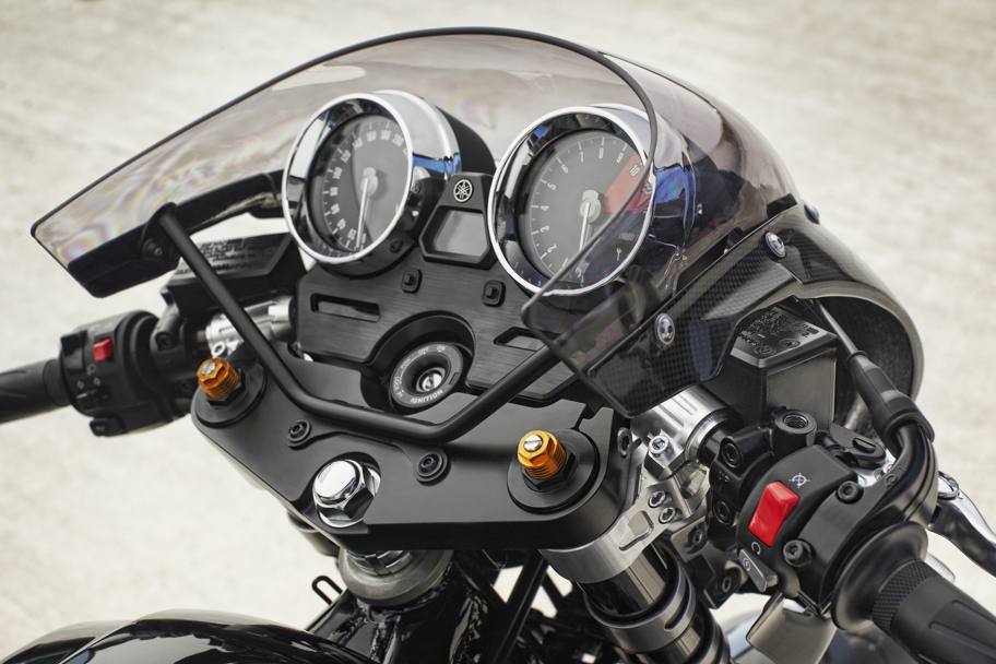 La plancia della Yamaha XJR 1300 Racer